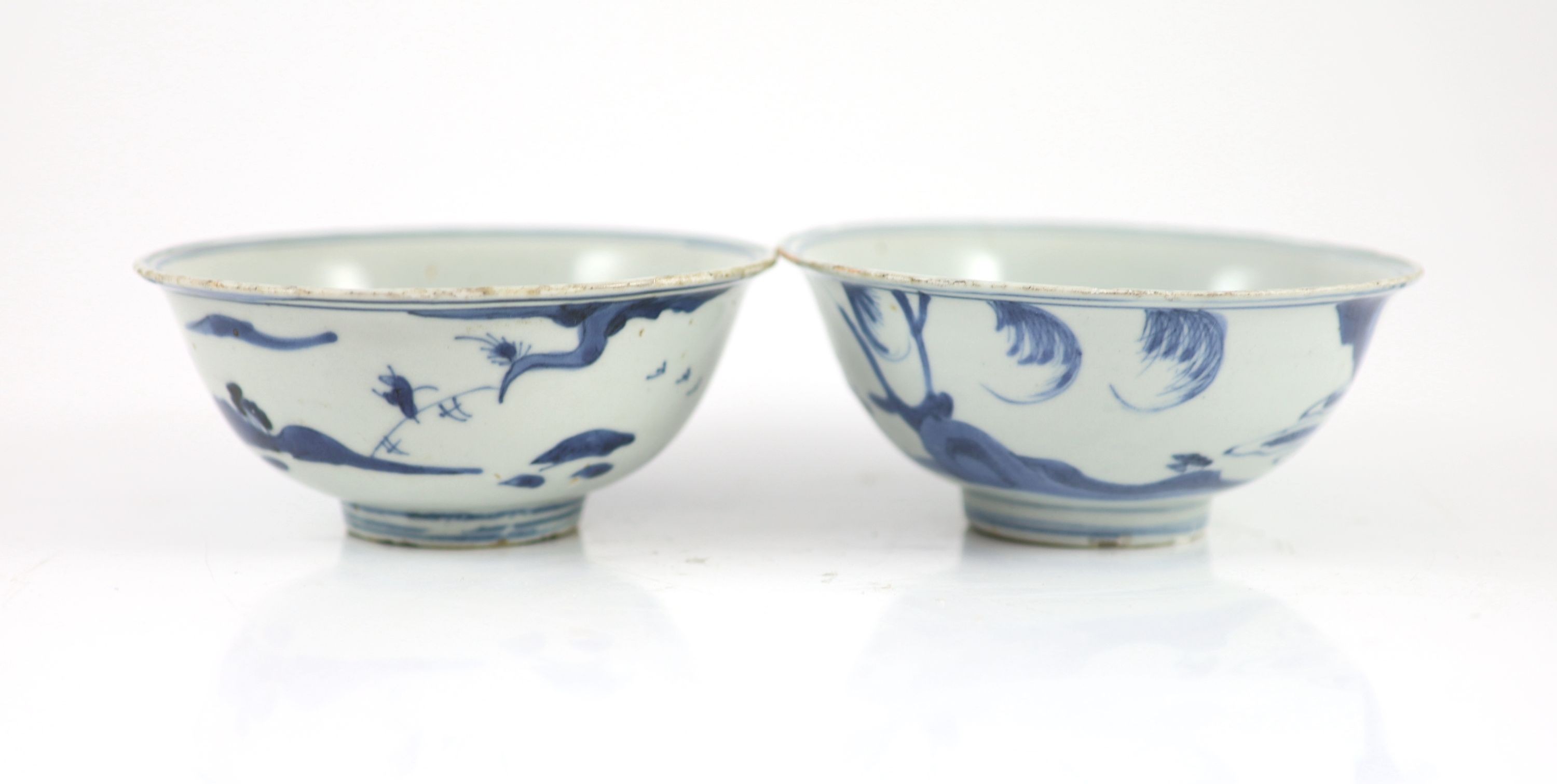 A pair of Chinese Ming blue and white bowls, Wanli period, 13.5 cm diameter